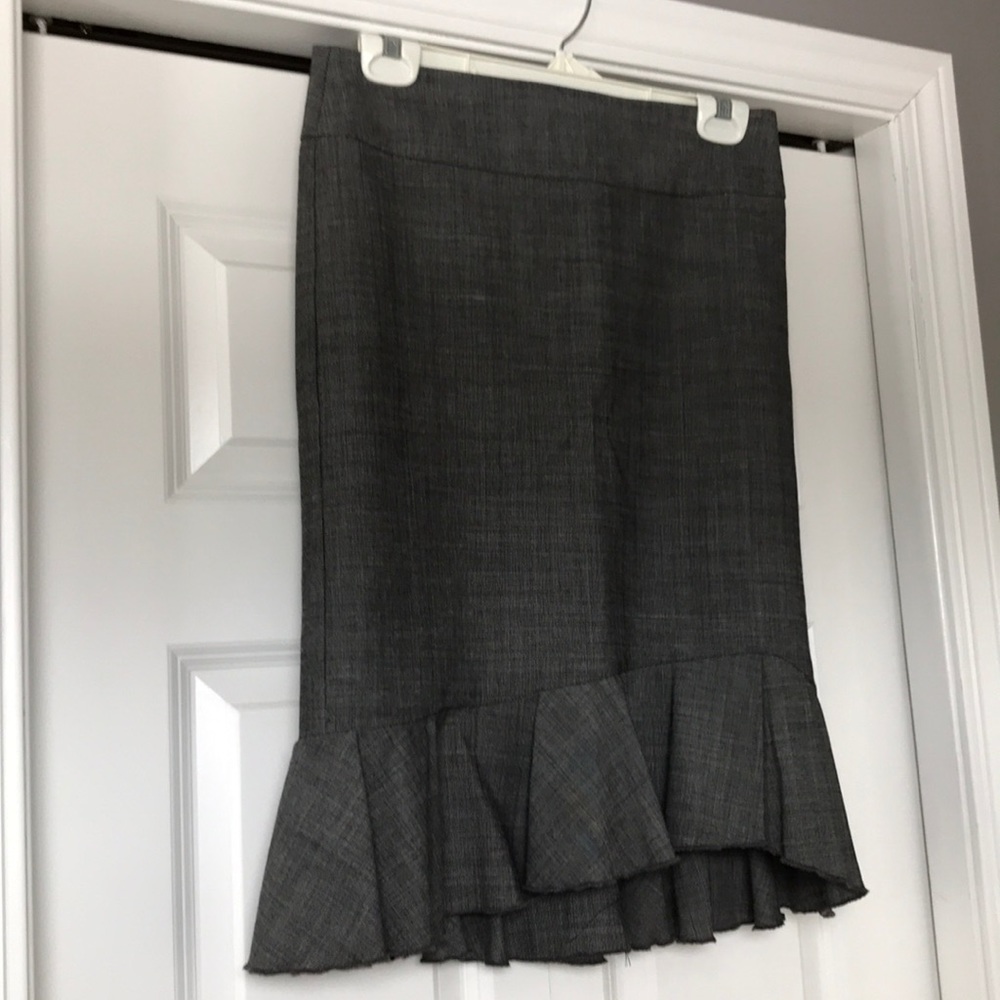Gray pencil skirt with ruffle hem